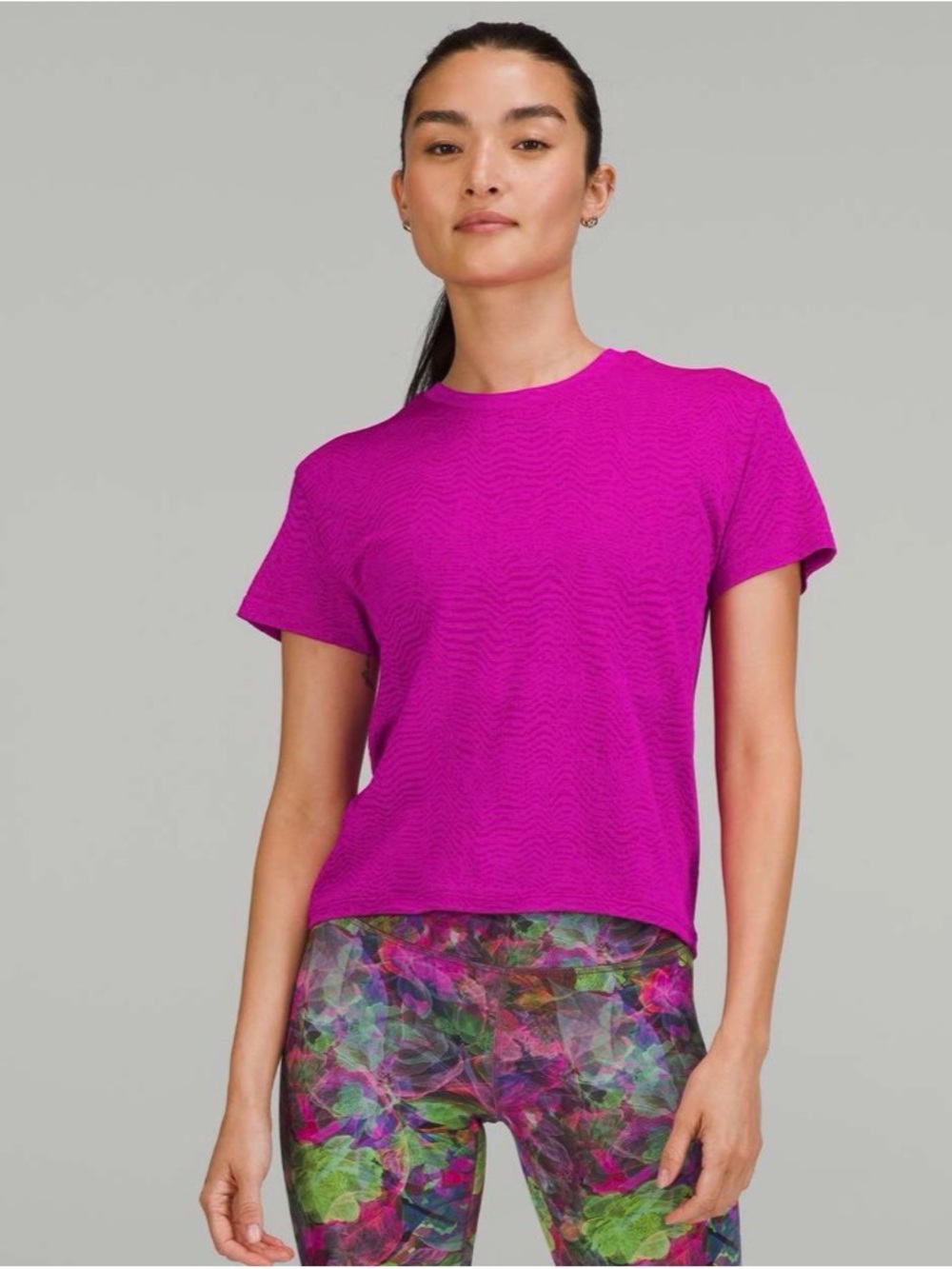 EUC Lululemon Train to Be Seamless Short Sleeve T-Shirt
